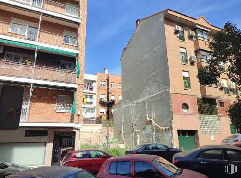 Suelo en venta en Calle Venancio Martín, Puente de Vallecas, Madrid, 28038 con coche, casa, edificio, ventana, vehículo terrestre, vehículo, propiedad, cielo, arquitectura y barrio alrededor