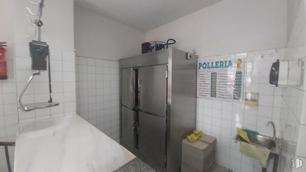 Local en venta en Zona Elipa, Ciudad Lineal, Madrid, 28017 con refrigerador, edificio, accesorio, suelo, piso, pared, gas, casa, máquina y habitación alrededor