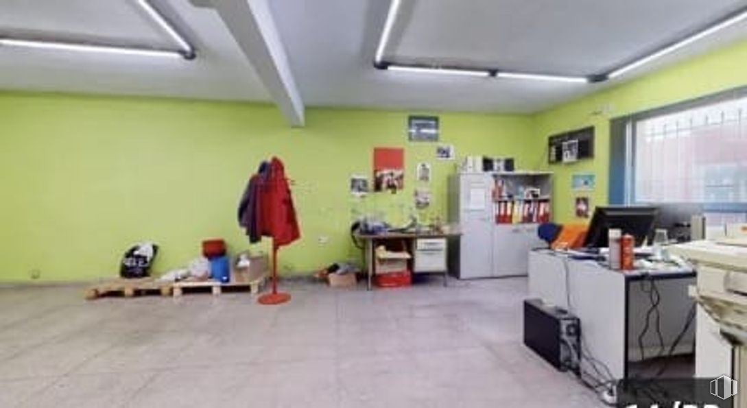 Nave en venta en Calle Fundidores, 53, Getafe, Madrid, 28906 con ropa, techo, suelos, mueble, interiorismo, alumbrado, suelo, habitación, escritorio y silla alrededor