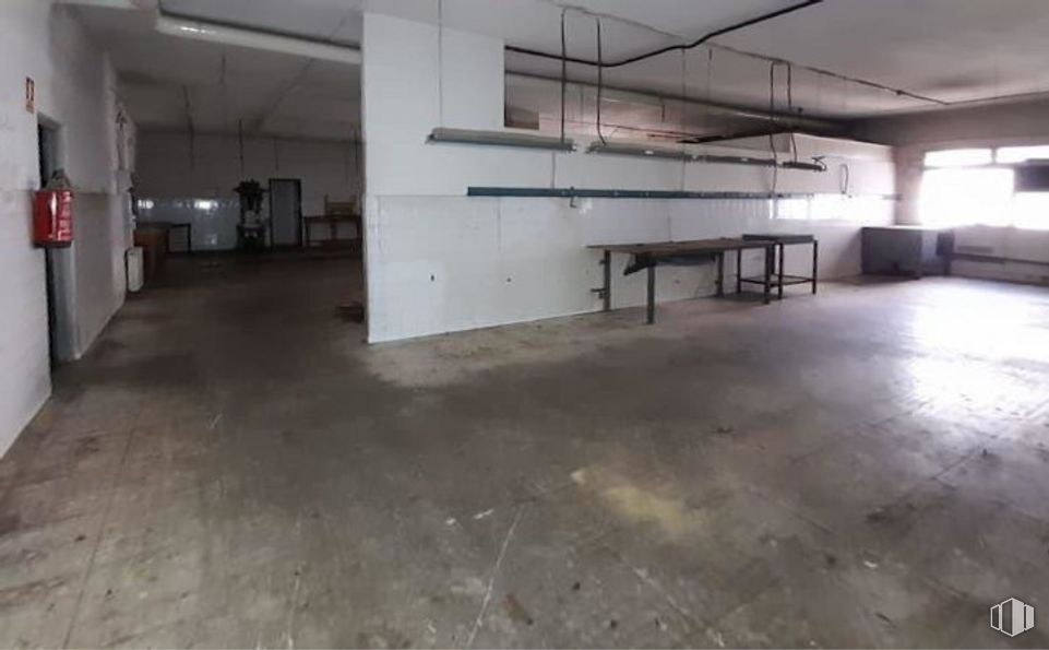 Oficina en venta en Calle San Romualdo, San Blas - Canillejas, Madrid, 28037 con mesa, accesorio, hall, suelos, suelo, material de construcción, madera, material compuesto, hormigón y techo alrededor