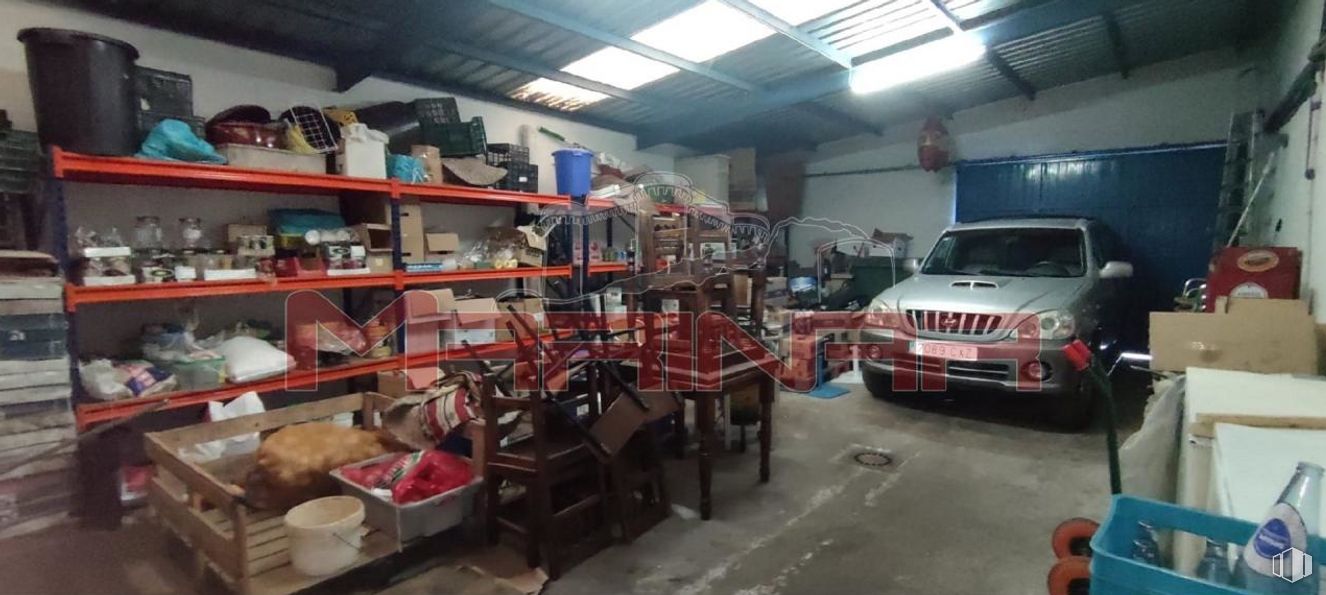 Retail for sale at Carretera Serranillos, Yeles, Toledo, 45220 with luggage & bags, vehicle, wheel, shelf, vehicle registration plate, car, tire, hood, automotive lighting and motor vehicle around