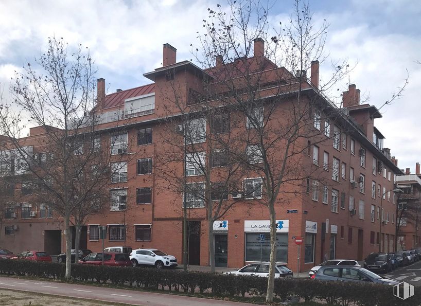 Local en alquiler en Calle Torre de Juan Abad, 10, Villa de Vallecas, Madrid, 28031 con edificio, coche, nube, cielo, rueda, neumático, propiedad, ventana, vehículo y planta alrededor