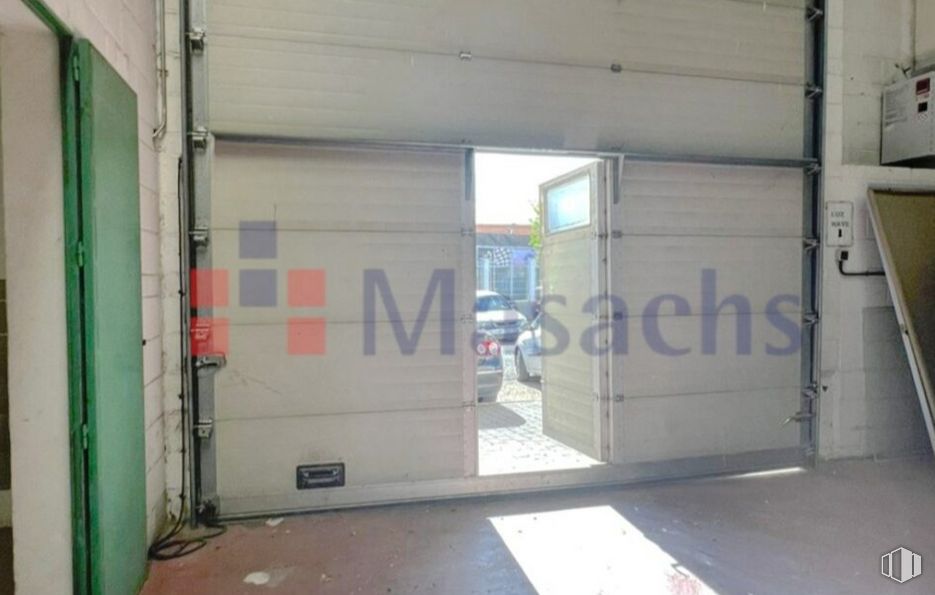 Nave en alquiler y venta en Calle Vía Complutense, Alcalá de Henares, Madrid, 28805 con accesorio, suelo, gas, material compuesto, suelos, fachada, hormigón, escritura, techo y ciudad alrededor