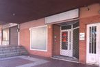 Retail for sale at Calle Antonio Buero Vallejo, 25, Guadalajara, 19004 with door, wood, brick, brickwork, flooring, road surface, fixture, facade, building material and tints and shades around