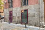 Retail for sale at Calle Espejo, 2, Centro, Madrid, 28013 with mirror, car, window, building, road surface, door, brickwork, material property, brick and facade around