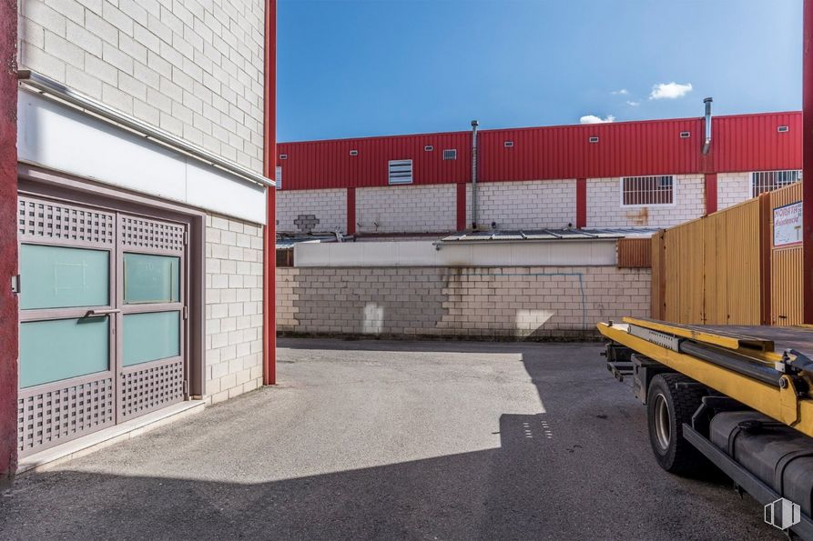 Nave en venta en Zona industrial Coslada, Coslada, Madrid, 28820 con rueda, propiedad, cielo, edificio, neumático, madera, superficie de carretera, asfalto, ventana y casa alrededor