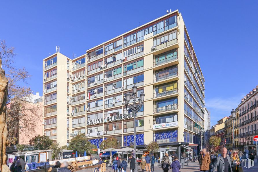 Office for rent at Calle Carretas, Centro, Madrid, 28012 with building, sky, daytime, property, window, urban design, tower block, condominium, skyscraper and real estate around