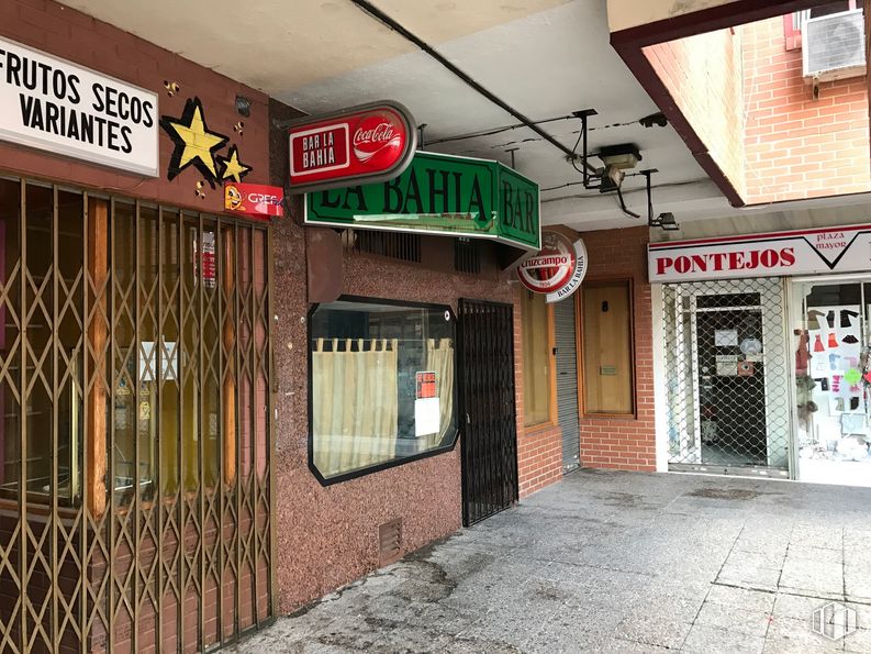 Retail for sale & for rent at Calle Begoña, 2, Coslada, Madrid, 28821 with property, fixture, building, door, wood, real estate, facade, city, composite material and street around