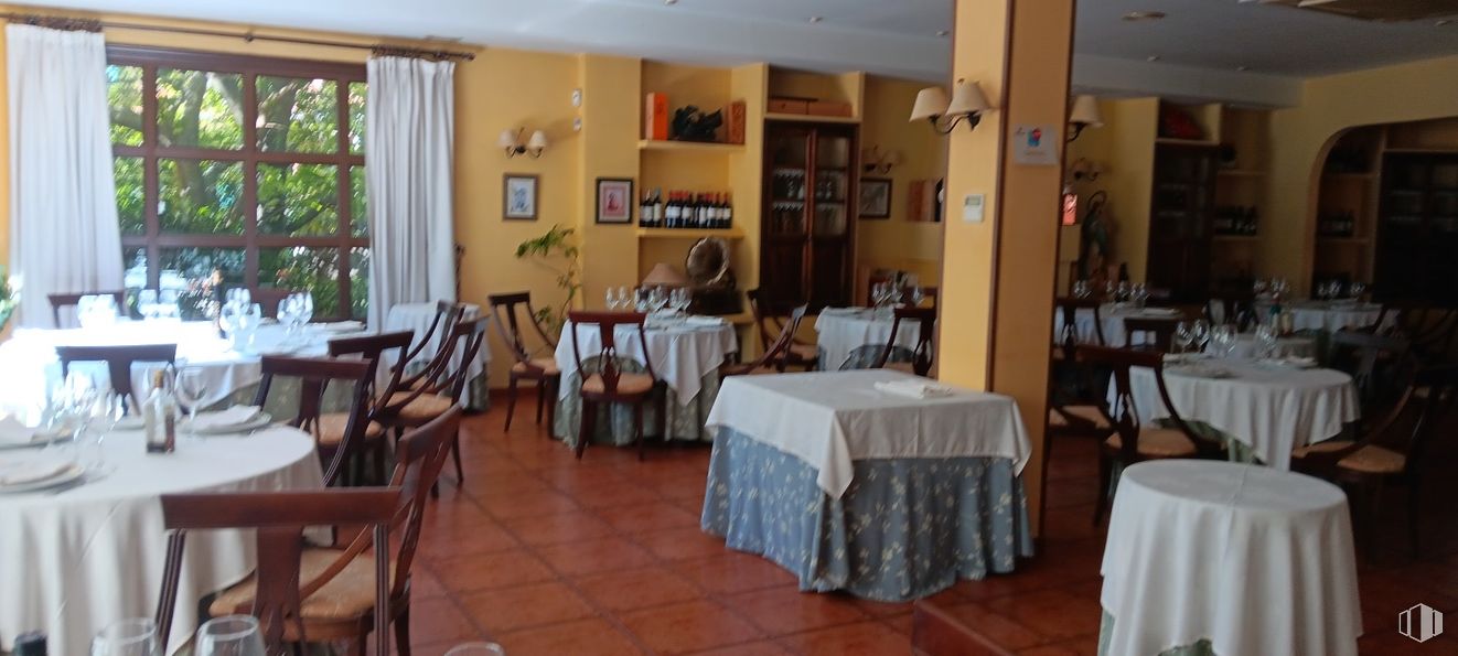 Retail for sale at Calle Amapola, Tres Cantos, Madrid, 28760 with chair, kitchen & dining room table, table, furniture, property, lighting, wood, window, real estate and flooring around