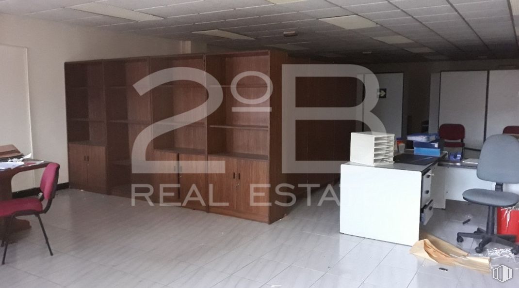 Office for sale at Calle Tierra de Barros, 2, Coslada, Madrid, 28820 with chair, shoe, building, automotive design, wood, architecture, eyewear, floor, flooring and font around