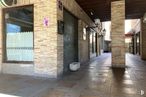 Local en alquiler y venta en Plaza de España, Las Rozas de Madrid, Madrid, 28230 con pared, suelos, ladrillo, suelo, albañilería, material compuesto, puerta, hormigón, hierro y acera alrededor