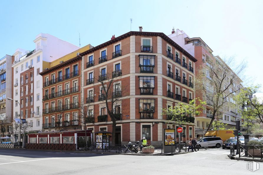 Local en venta en Calle Castelló, 102, Salamanca, Madrid, 28006 con edificio, rueda, cielo, neumático, ventana, árbol, diseño urbano, condominio, superficie de carretera y vía pública alrededor