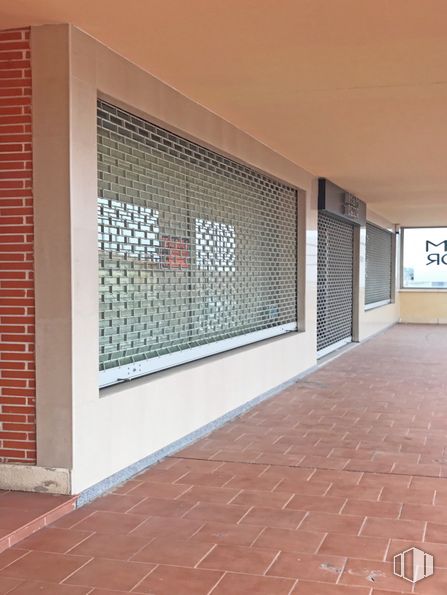 Local en alquiler en Carretera Valladolid, 28, La Lastrilla, Segovia, 40196 con persiana de la ventana, edificio, accesorio, madera, sombra, diseño de interiores, rectángulo, piso, suelo y ventana alrededor