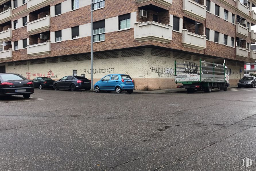 Retail for sale & for rent at Calle Fraternidad, 1, Talavera de la Reina, Toledo, 45600 with car, truck, building, automotive parking light, land vehicle, tire, wheel, window, vehicle and automotive lighting around