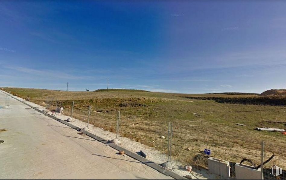 Land for sale at Calle Zud Calle B, Camarena, Toledo, 45180 with sky, cloud, slope, asphalt, plain, road surface, horizon, landscape, grassland and road around