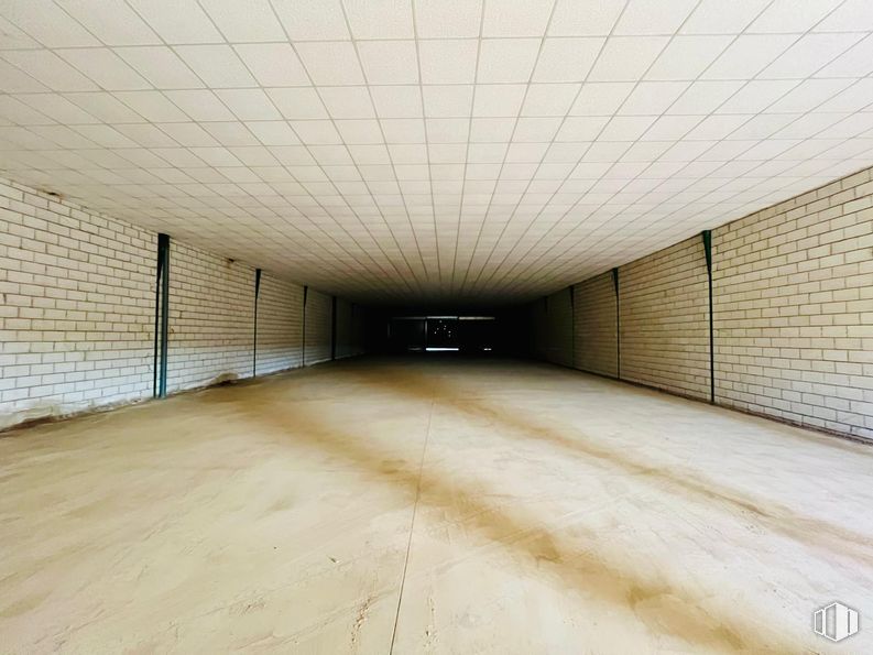 Industrial for sale at Calle León, Magán, Toledo, 45590 with flooring, floor, composite material, ceiling, concrete, subway, building material, symmetry, design and tile around