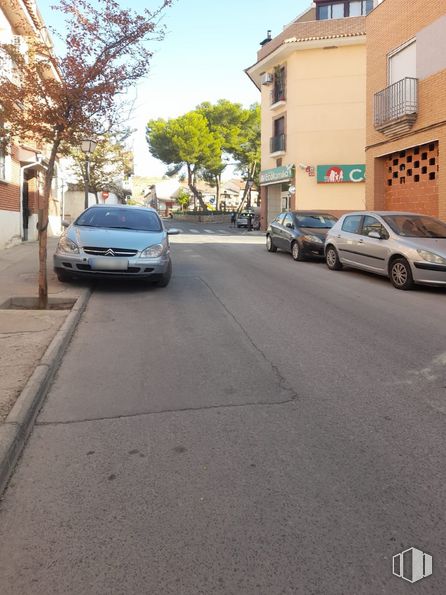 Local en alquiler en Calle Manuel Mac-Crohon, 52, Morata de Tajuña, Madrid, 28530 con coche, luz de estacionamiento automotriz, rueda, neumático, vehículo terrestre, vehículo, ventana, cielo, iluminación automotriz y planta alrededor