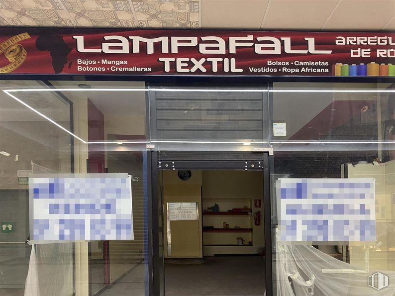 Retail for rent at Calle Alcalá, Ciudad Lineal, Madrid, 28017 with building, fixture, door, facade, gas, signage, retail, font, advertising and commercial building around