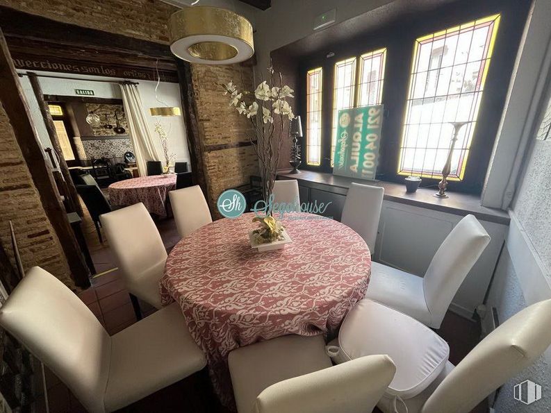 Retail for sale at Calle Cronista Lecea, Segovia, 40001 with chair, window, lighting, light fixture, kitchen & dining room table, table top, table, furniture, picture frame and interior design around