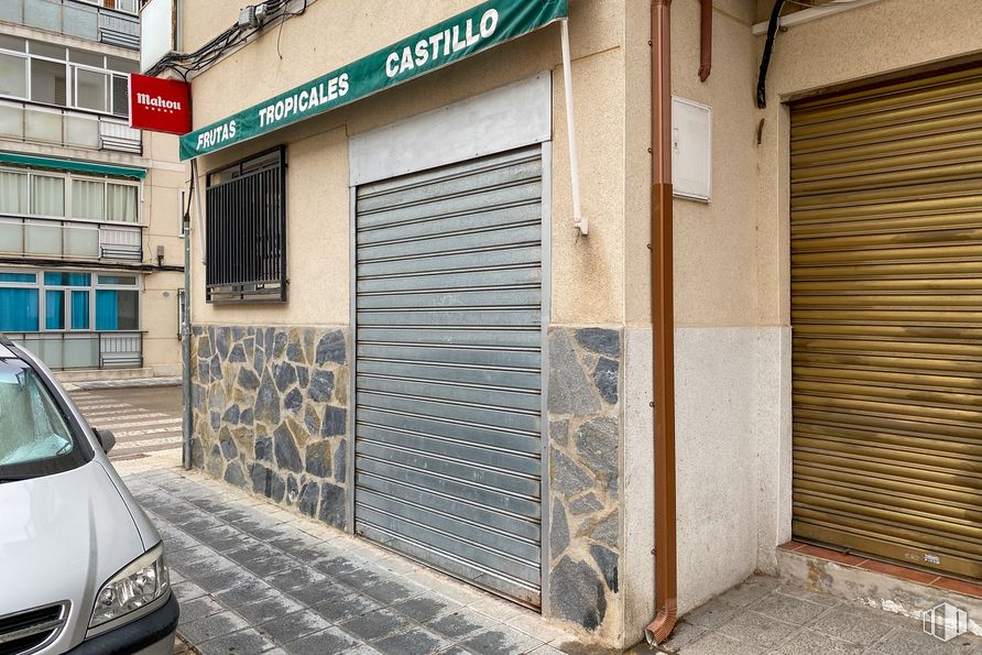 Retail for sale & for rent at Zona San Roque - Concordia - Adoratrices, Guadalajara, 19002 with car, window, building, window blind, automotive parking light, land vehicle, property, vehicle, automotive lighting and vehicle registration plate around