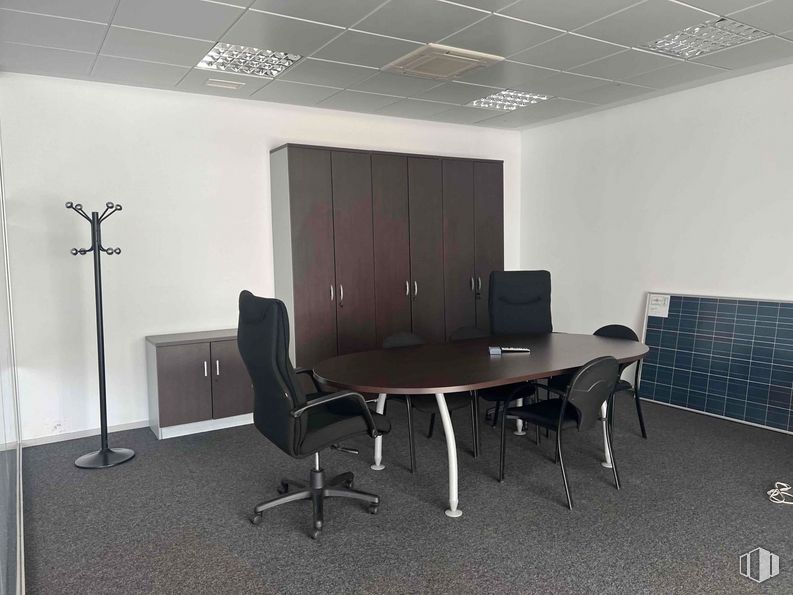 Industrial for sale at Polígono industrial Sur, San Agustín del Guadalix, Madrid, 28750 with chair, lighting, table, furniture, building, street light, office chair, interior design, flooring and desk around