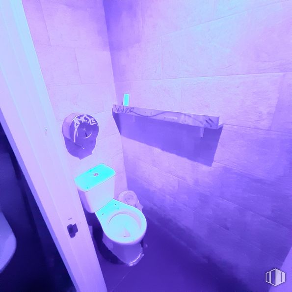 Retail for sale at Calle Jesús del Valle, 34, Centro, Madrid, 28004 with toilet, tap, plumbing fixture, purple, azure, bathroom, fluid, violet, wall and house around