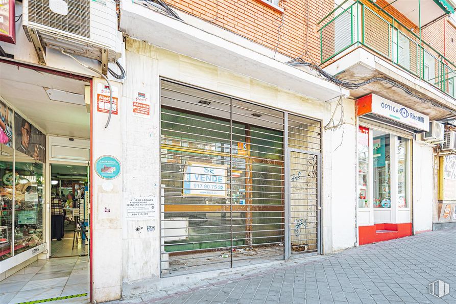 Local en venta en Calle Emilio Ferrari, Ciudad Lineal, Madrid, 28017 con puerta, material compuesto, acera, hormigón y venta al por menor alrededor