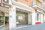 Retail for sale at Calle Emilio Ferrari, Ciudad Lineal, Madrid, 28017 with door, composite material, sidewalk, concrete and retail around