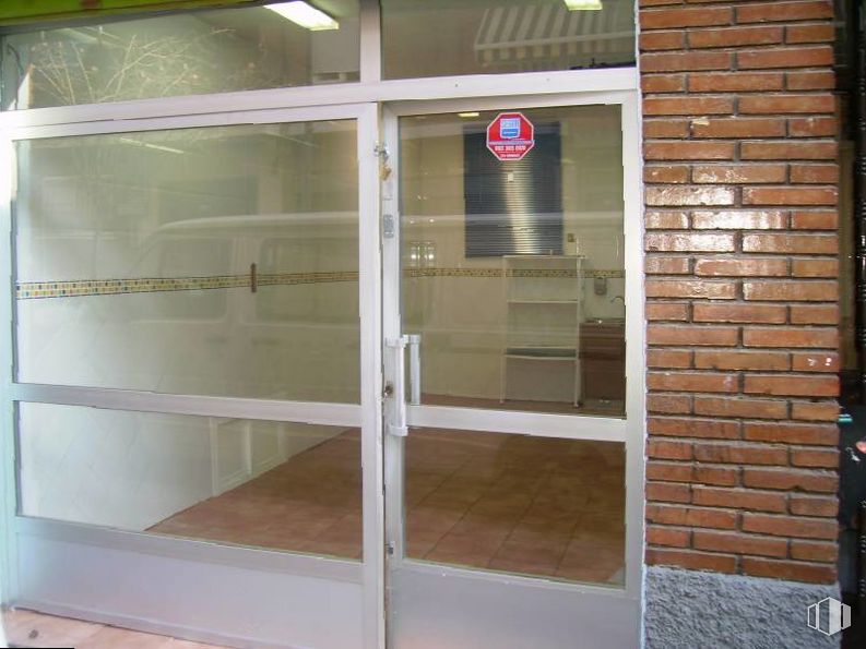 Local en venta en Zona San Isidro, Getafe, Madrid, 28901 con ebanistería, edificio, accesorio, puerta, madera, material compuesto, suelos, exterior del automóvil, vidrio y puerta del vehículo alrededor