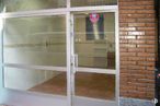 Retail for sale at Zona San Isidro, Getafe, Madrid, 28901 with cabinetry, building, fixture, door, wood, composite material, flooring, automotive exterior, glass and vehicle door around