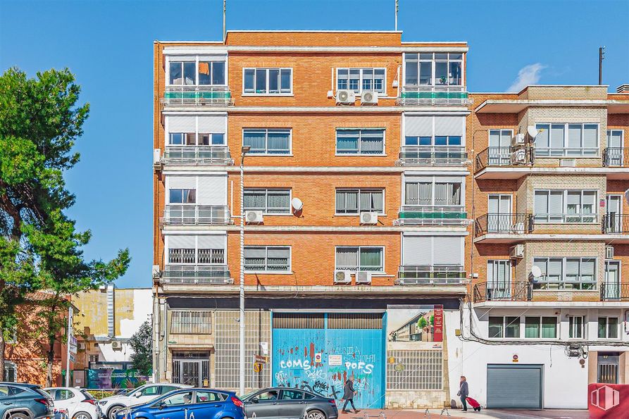 Local en alquiler en Avenida Constitución, 85, Torrejón de Ardoz, Madrid, 28850 con edificio, coche, neumático, rueda, cielo, propiedad, ventana, azul, vehículo y diseño urbano alrededor