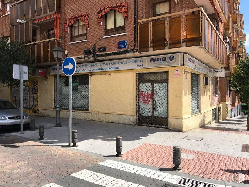 Local en venta en Zona centro, Leganés, Madrid, 28911 con coche, edificio, ventana, infraestructura, superficie de la carretera, vehículo, casa, diseño urbano, asfalto y zona residencial alrededor