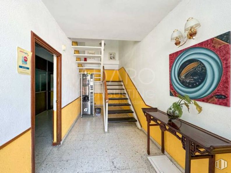 Nave en alquiler y venta en Polígono industrial Urtinsa, Leganés, Madrid, 28917 con cuadro, planta, propiedad, interiorismo, pintura, marco, alumbrado, arquitectura, pared y suelo alrededor