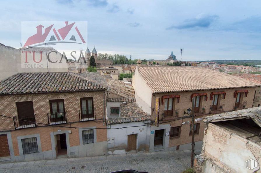 Land for sale at Zona Centro, Toledo, 45003 with sky, cloud, window, building, fixture, house, facade, roof, city and door around