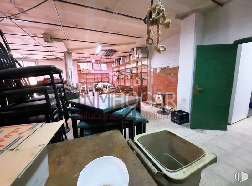 Retail for sale & for rent at Zona Sur, Ávila, 05002 with tableware, table, table top, property, wood, lighting, interior design, architecture, floor and building around