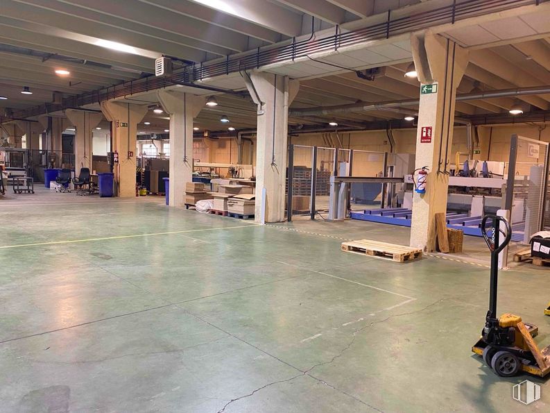 Industrial for sale at Zona industrial, Arganda del Rey, Madrid, 28500 with wheel, hall, building, flooring, tire, floor, engineering, ceiling, event and fluorescent lamp around