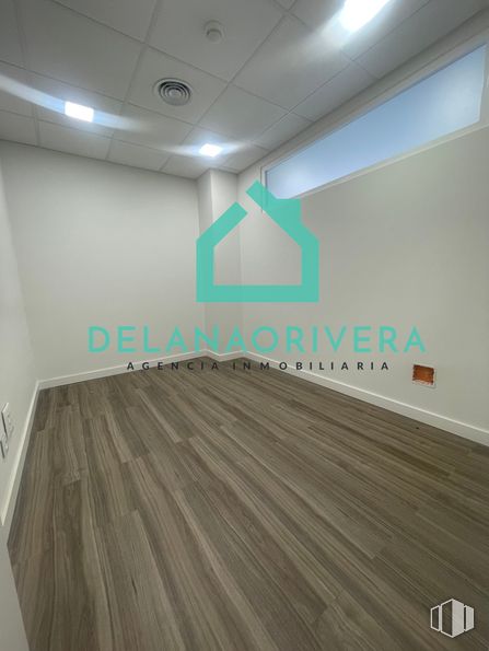 Oficina en alquiler en La Marazuela, Las Rozas de Madrid, Madrid, 28230 con alumbrado, propiedad, edificio, madera, diseño de interiores, accesorio, rectángulo, pared, suelo y fuente alrededor