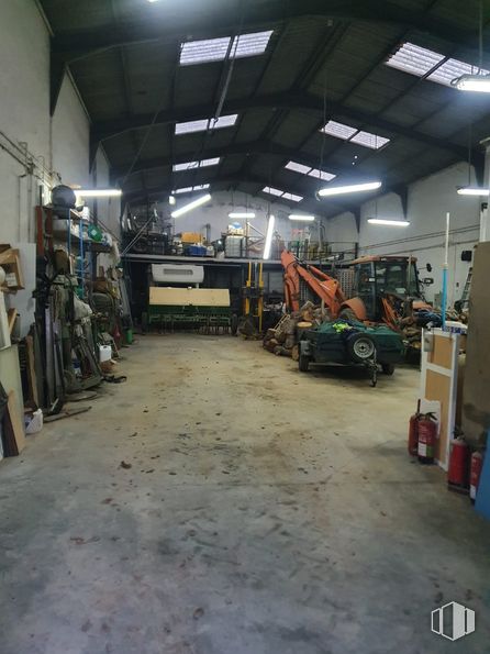 Industrial for sale at Polígono de La Ermita, El Viso de San Juan, Toledo, 45215 with machine, workshop, automobile repair shop, building material, shelf, shelving and factory around