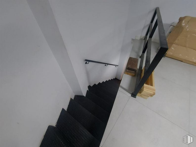 Local en alquiler en Calle Batalla Salado, Arganzuela, Madrid, 28045 con escaleras, madera, pendiente, rectángulo, material compuesto, suelos, metal, madera dura, triángulo y pasamanos alrededor