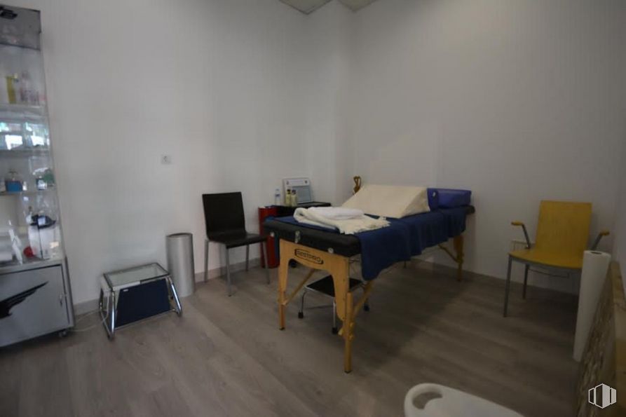 Local en alquiler en Zona Centro, Alcorcón, Madrid, 28921 con silla, cama, mueble, propiedad, mesa, edificio, madera, comodidad, suelo y sala de estar alrededor