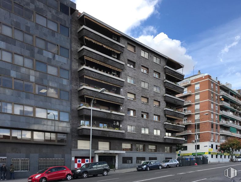 Local en venta en Calle Modesto Lafuente, 59, Chamberí, Madrid, 28003 con coche, edificio, nube, rueda, cielo, propiedad, ventana, vehículo, infraestructura y neumático alrededor