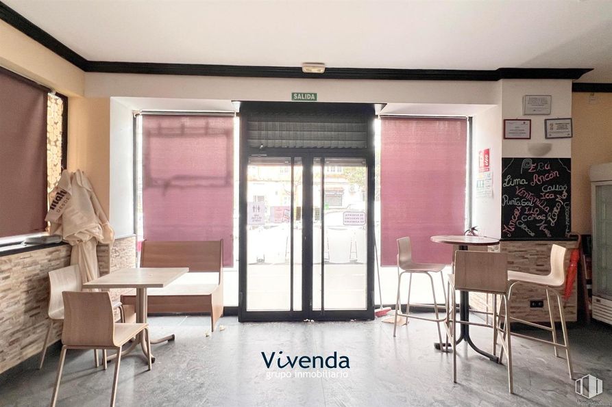 Retail for sale at Zona Suroeste, Móstoles, Madrid, 28934 with chair, door, table, interior design, furniture, glass, restaurant, shade, transparency and kitchen & dining room table around