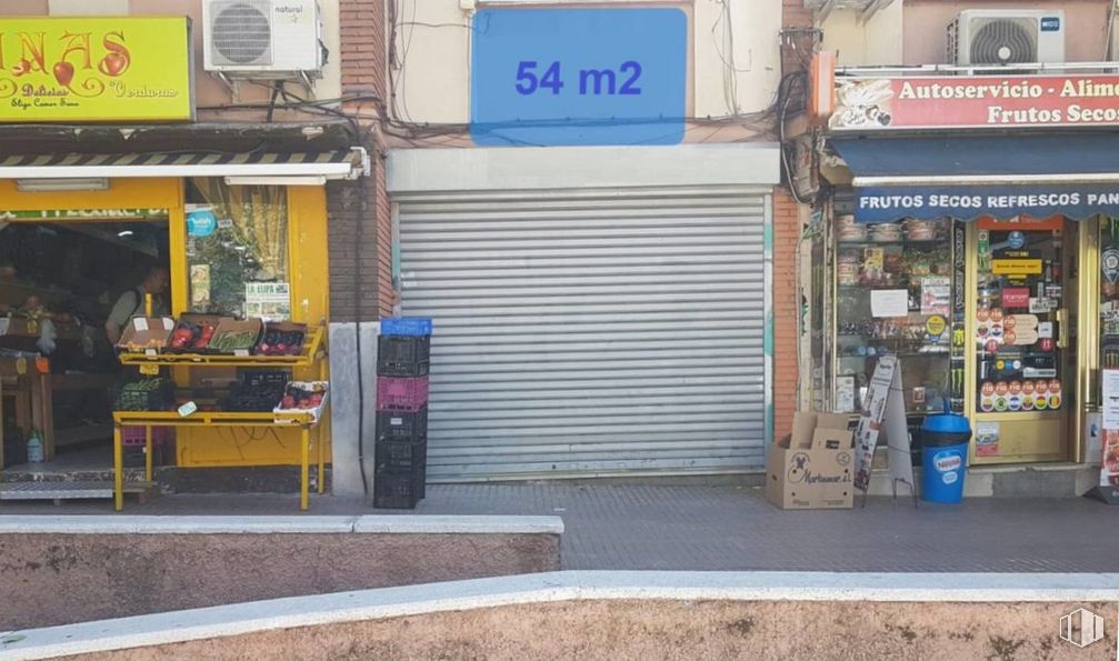 Local en alquiler en Avenida Marqués de Corbera, Ciudad Lineal, Madrid, 28017 con fachada, gas, carretera, venta al por menor, ciudad, acera, edificio, toldo, calle y publicidad alrededor