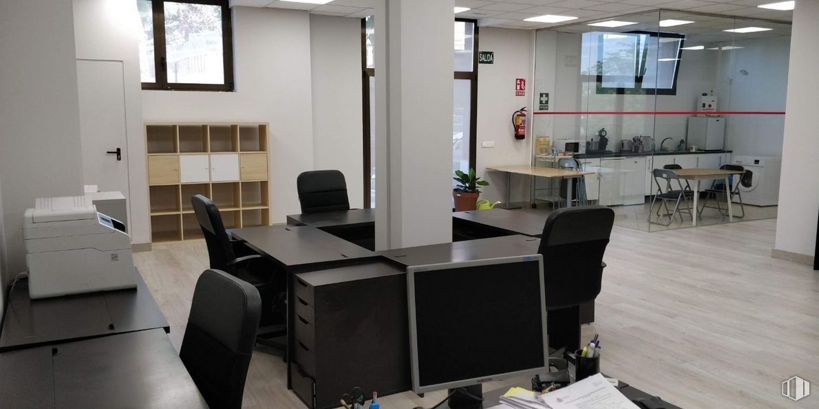 Office for sale & for rent at Zona Alto Jabonería, Las Rozas de Madrid, Madrid, 28230 with table, chair, window, furniture, office chair, building, interior design, computer desk, desk and floor around