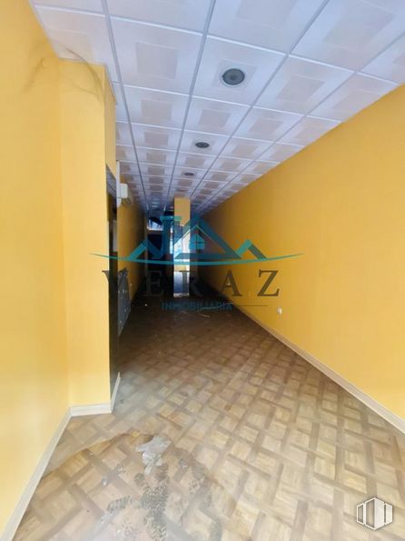 Retail for sale at Calle Angel Alcazar, Talavera de la Reina, Toledo, 45600 with fixture, floor, flooring, tile flooring, hall, ceiling, composite material, plaster, room and building around