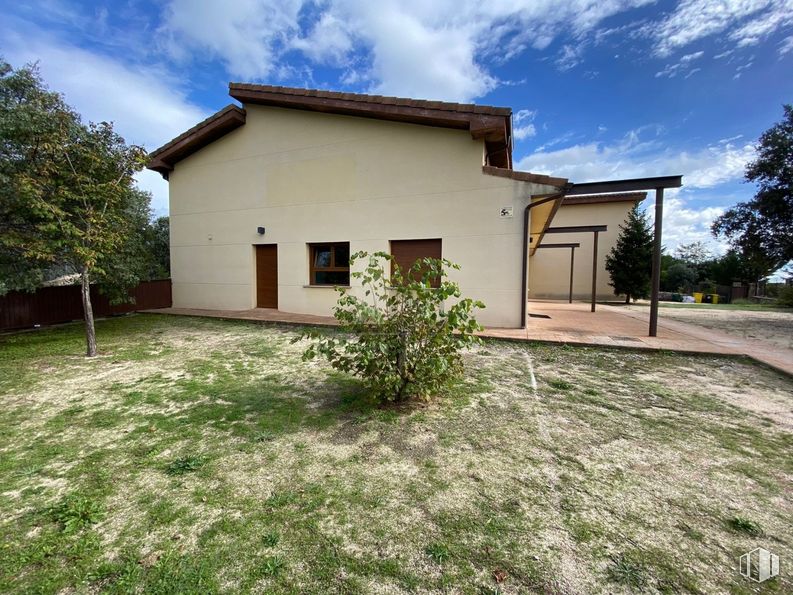 Local en venta en Carretera Navacerrada, El Boalo, Madrid, 28413 con casa, planta, nube, cielo, edificio, árbol, puerta, lote de terreno, ventana y casa rural alrededor