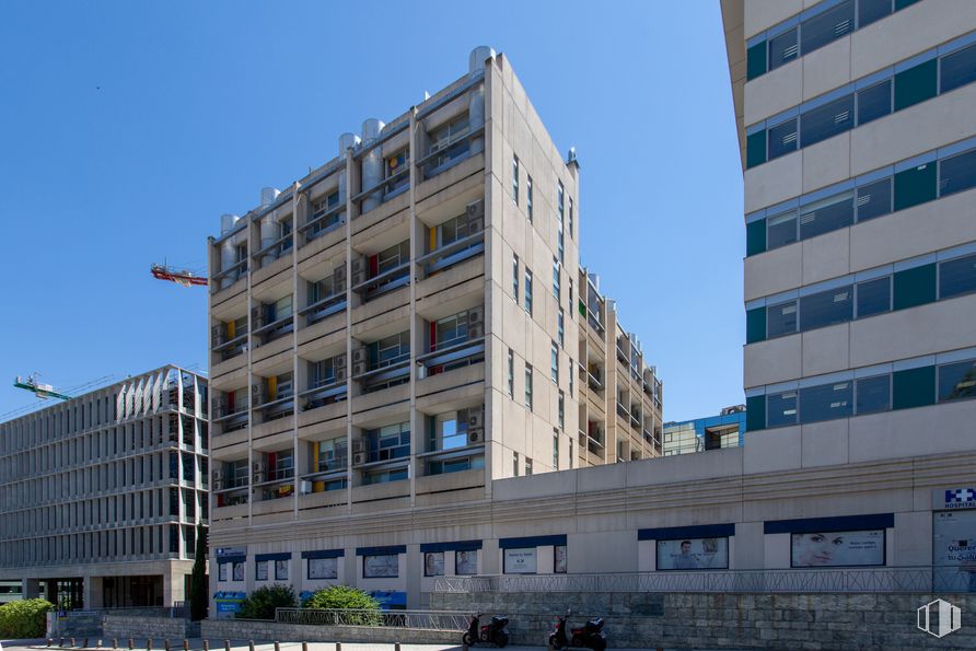 Oficina en alquiler en Edificio B, Avenida Manoteras, 10, Hortaleza, Madrid, 28050 con edificio, cielo, ventana, rascacielos, torre, diseño urbano, vecindario, bloque de pisos, casa y barrio residencial alrededor