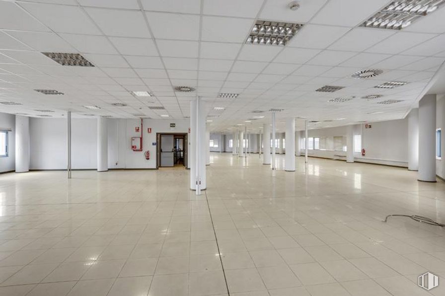 Nave en alquiler en Los Olivos - Los Ángeles, Getafe, Madrid, 28906 con edificio, accesorio, suelos, hall, suelo, vidrio, evento, techo, transparencia y limpieza alrededor