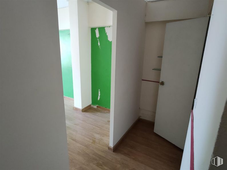 Retail for sale at C.C. Zocoslada, Avenida de España, 23, Coslada, Madrid, 28820 with house, door, wood, fixture, floor, flooring, stairs, hardwood, building and glass around