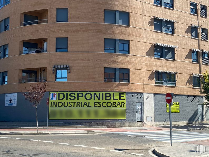 Local en alquiler en Calle Presidente Felipe González, 4, Arganda del Rey, Madrid, 28500 con edificio, ventana, día, propiedad, azul, infraestructura, diseño urbano, condominio, pared y línea alrededor